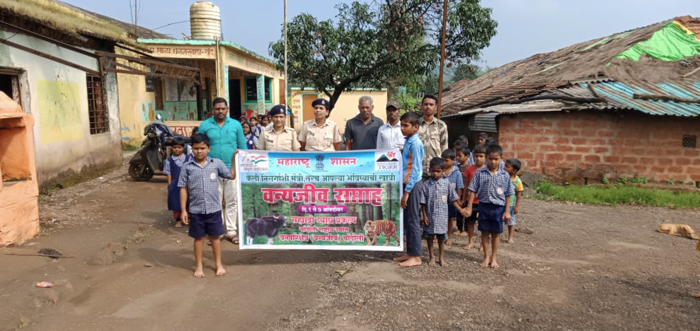 Students of Khundlapur Dhangarwada school. Photo: Mahadu Chindhu Kondar