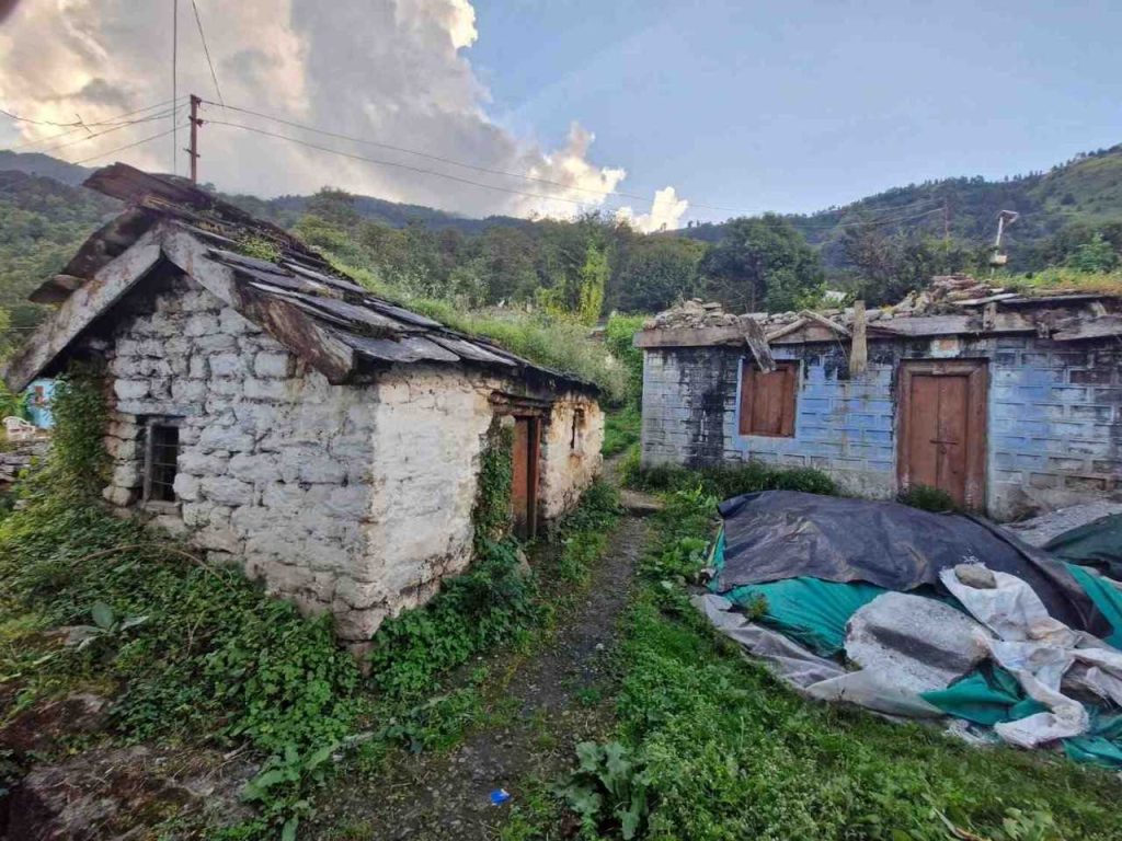 Old stone houses in Sarmoli village